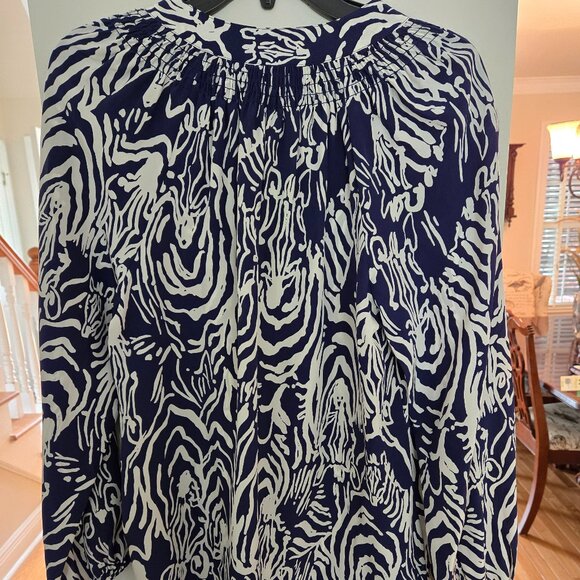 NWT Lilly Pulitzer Top Blouse Color: Navy Pattern: Entourage Size: M - Picture 2 of 5